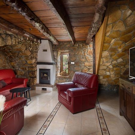 Stone Lady Holiday Home With Pool&Hot Tub,Sauna,Bbq,Garden Rasopasno エクステリア 写真