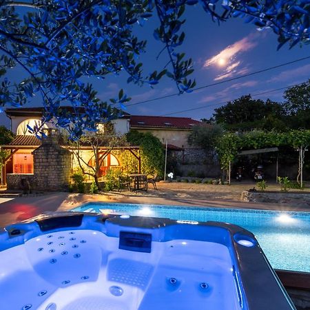 Stone Lady Holiday Home With Pool&Hot Tub,Sauna,Bbq,Garden Rasopasno エクステリア 写真