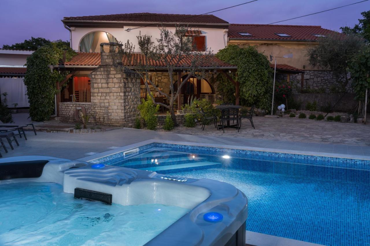 Stone Lady Holiday Home With Pool&Hot Tub,Sauna,Bbq,Garden Rasopasno エクステリア 写真