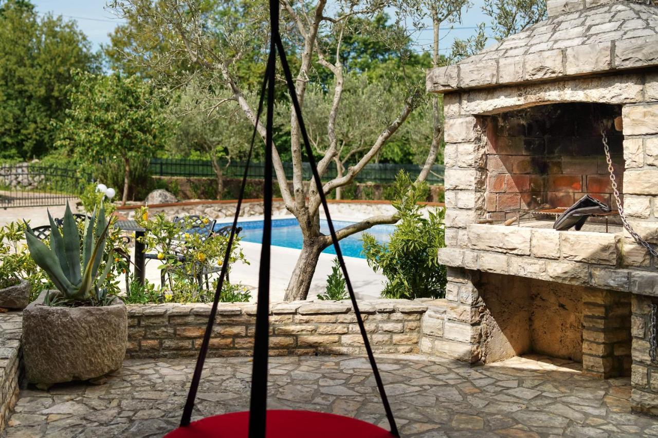 Stone Lady Holiday Home With Pool&Hot Tub,Sauna,Bbq,Garden Rasopasno エクステリア 写真
