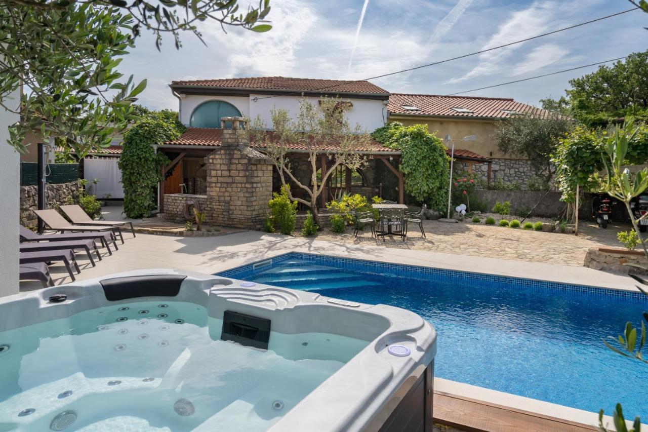 Stone Lady Holiday Home With Pool&Hot Tub,Sauna,Bbq,Garden Rasopasno エクステリア 写真