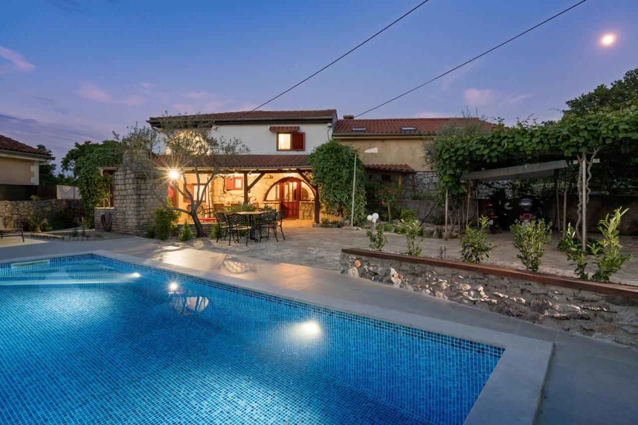 Stone Lady Holiday Home With Pool&Hot Tub,Sauna,Bbq,Garden Rasopasno エクステリア 写真
