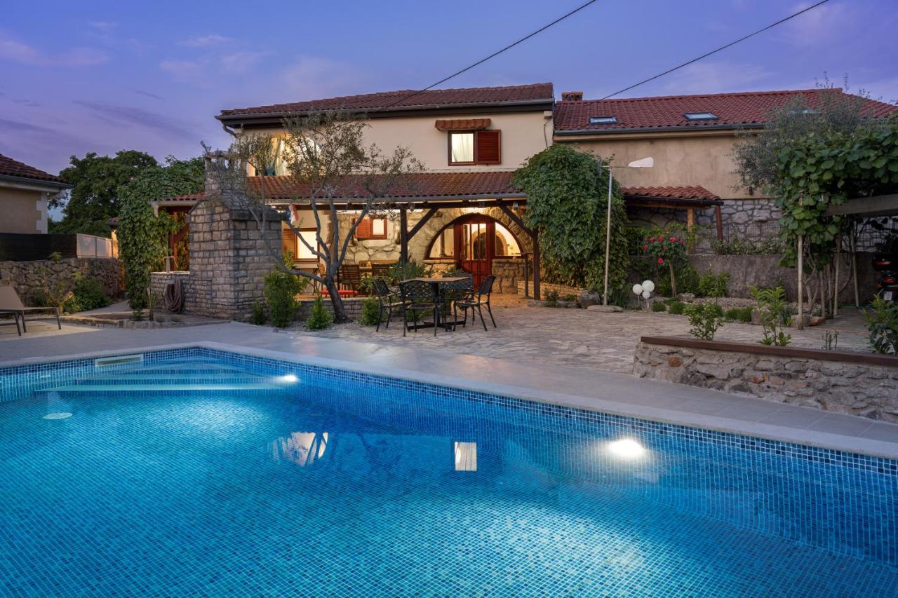 Stone Lady Holiday Home With Pool&Hot Tub,Sauna,Bbq,Garden Rasopasno エクステリア 写真